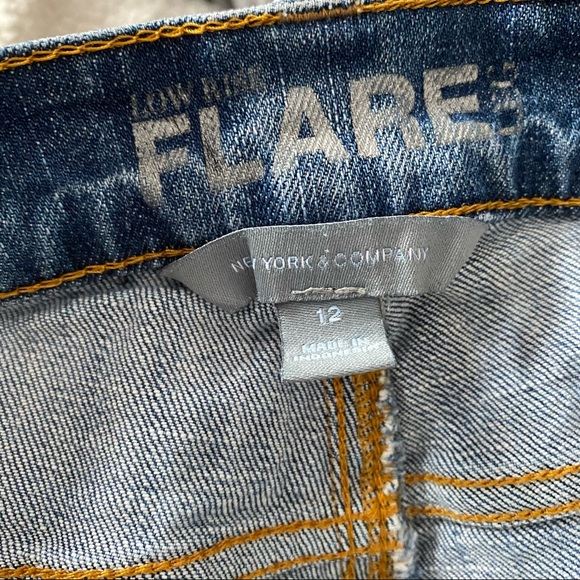NEW YORK & CO LOW RISE FLARE JEANS - Picture 7 of 8